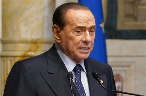 Silvio Berlusconi Salió De Los Cuidados Intensivos Pero Permanece Internado