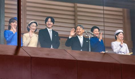 皇室スケッチ：「厳しい寒さの中」雨の一般参賀 天皇陛下が語りかけた言葉 毎日新聞