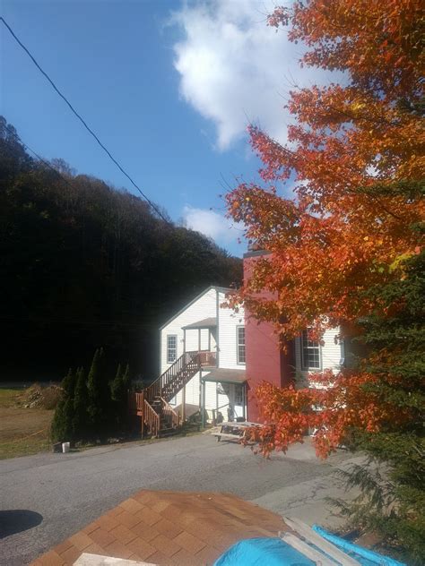 The Station At 19e Updated 2021 Hostel Reviews Roan Mountain Tn