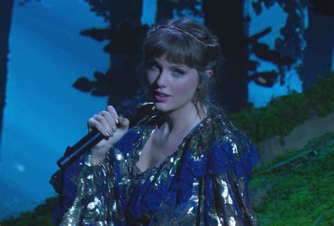 Watch Taylor Swifts Grammys 2021 Performance [video] Tvline