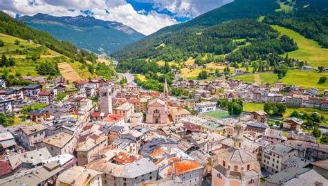 unique romantic weekend  italy  lesser  towns