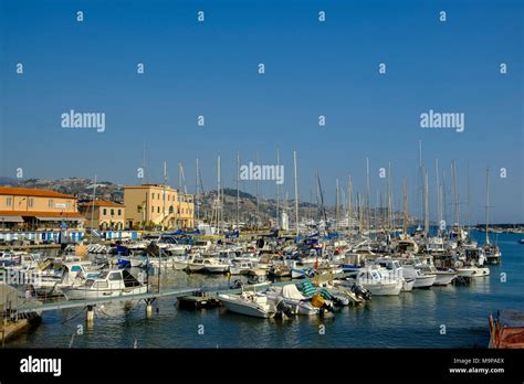 Liguria Boats Hi Res Stock Photography And Images Alamy