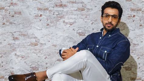 pratik gandhi remembers balancing  corporate career