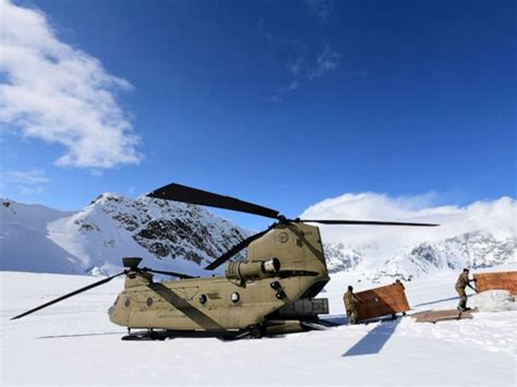 US Army Grounds Entire Fleet Of Chinook Helicopters After Engine Fires