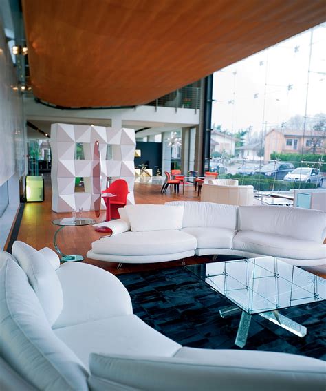 Магазин в стиле авангард - объединение новейших технологий