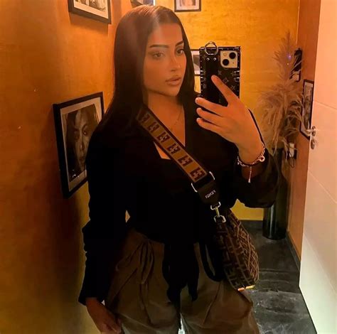 All Black Top Nudes Busty Hide NUDE PICS ORG