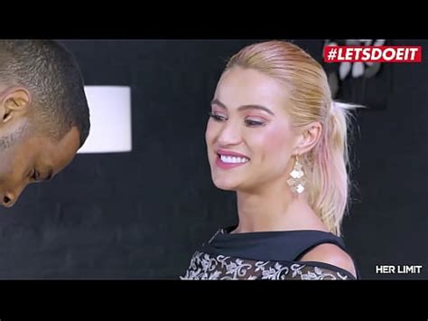 HERLIMIT Cherry Kiss Darrell Deeps Squirting Anal Slut Obtiene Sexo Anal Extremo De