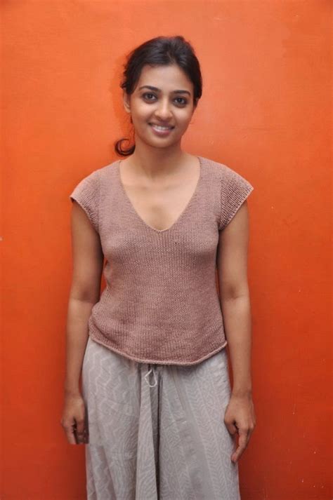 Radhika Apte Hot And Sexy Pics In Sleeveless Dress Tollywood Cast