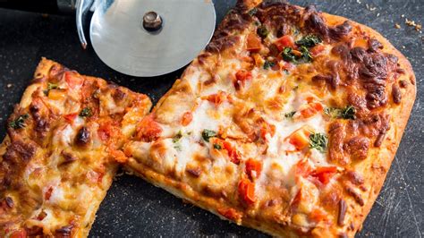 East coasters discover square-cut pizza, attempt to mock things they ...