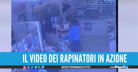 Un Altra Rapina A Mano Armata Ad Afragola Il Video Dell Assalto Sui Social