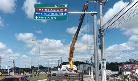 Iniciada A Instala O De Novas Placas De Sinaliza O Em Gravata