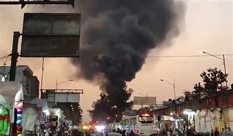 Mega Incendio En Tepito Consume Bodega De Tenis