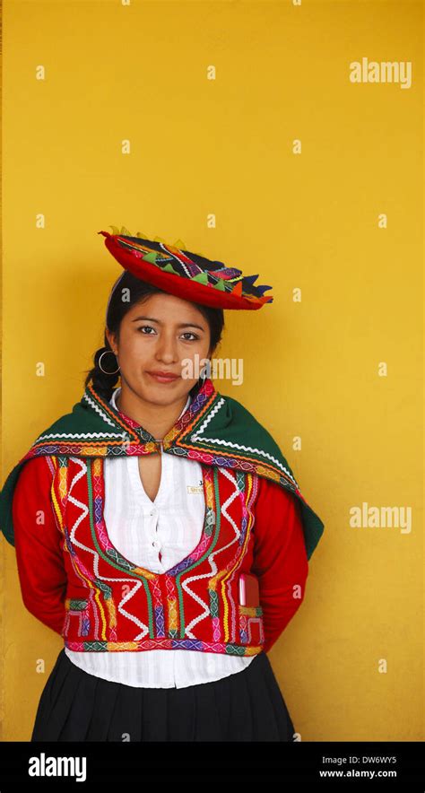 Costume Péruvien Traditionnel Banque De Photographies Et Dimages à