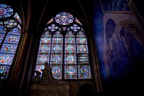 Stain Glass Window inside Cathédrale Notre Dame - Duncan.co