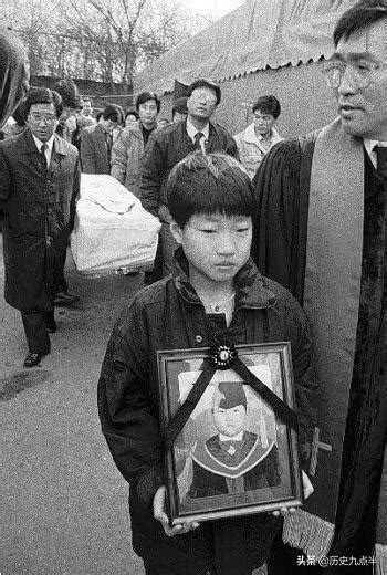 9歲男孩被綁架，10萬警力28年未破案，綁匪高智商情節堪比電影 每日頭條