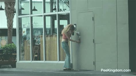 Hitchhiker Goes Pee While Pumping Gas P Mp Amateur Boxxx Clips Sale