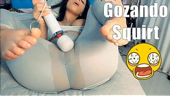 Sexy Latina TAN caliente Webcam Squirt Leggings Hitachi masturbándose en la cama XVIDEOS