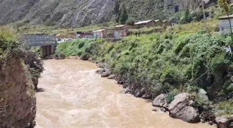 Tragedia en Junín familia cae a río Mantaro tras despiste de auto en