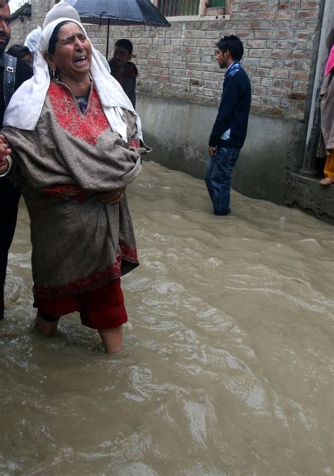 Flood Fury In Jammu And Kashmir 107 Feared Dead 2600 Villagers