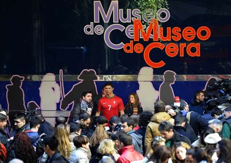 Cristiano Ronaldo Conhece R Plica No Museu De Cera De Madri