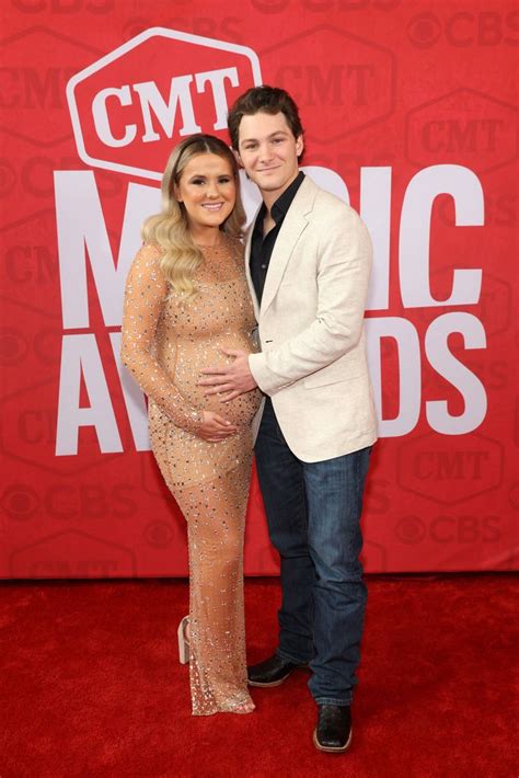 Six Adorable Couple Moments At The 2024 Cmt Awards Lainey Wilson