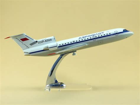 Модель самолета Як-42 (М1:100 Аэрофлот СССР-42524) – купить в интернет ...