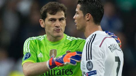 Iker Casillas Zruga Cristiano Ronaldo Przegl D Sportowy