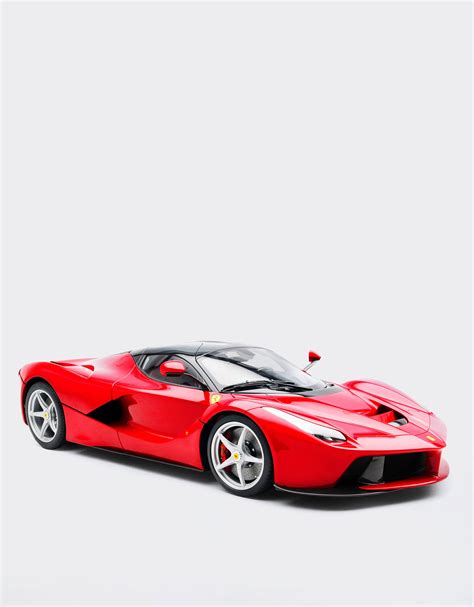 LaFerrari model in 1:8 scale in Red | Ferrari®