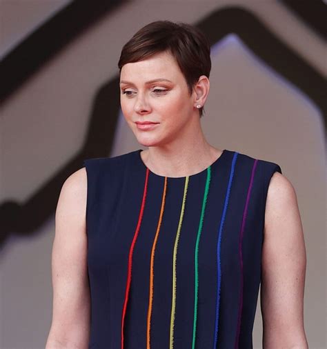 Charlene Di Monaco Cambia Look Capelli Castani E Abito Arcobaleno Che