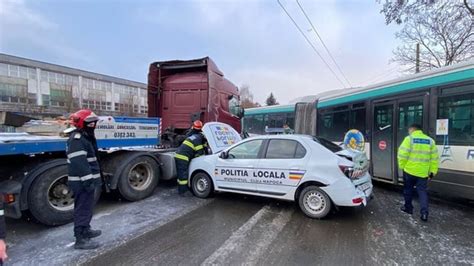 Accident în Cluj Napoca O mașină a Poliției Locale s a lovit cu un