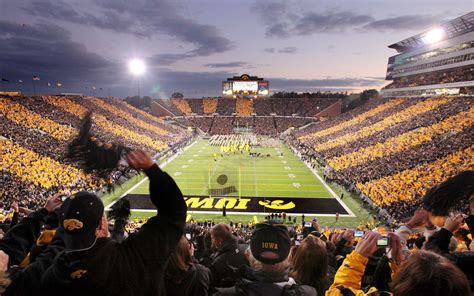 Iowa Football Stadium - Ekabudiyenis