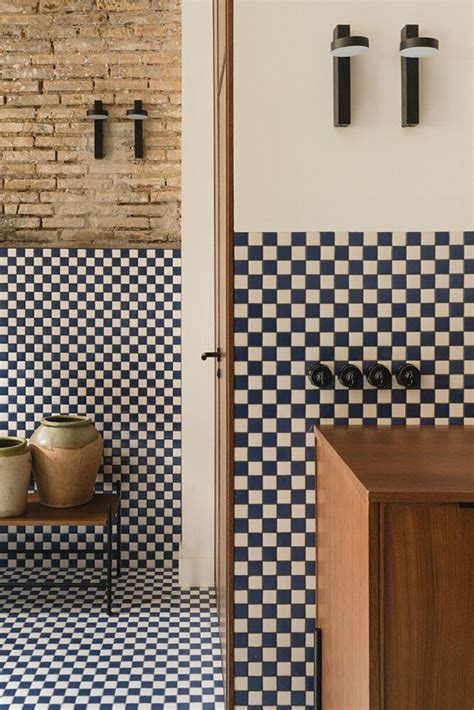 Viruta Lab Uplifts S Valencian House With A Sea Of Checkered