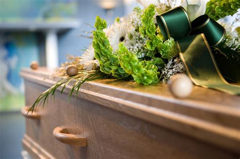 Funerale Laico Cos E Come Si Svolge Caccia Services Onoranze