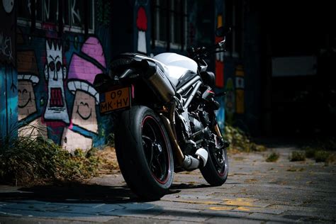 De Hooligan Naked Bike De Triumph Speed Triple RS Gewoonvoorhem