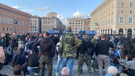 Manifestazione Contro Governo A Roma In Piazza 100 Persone Tensioni