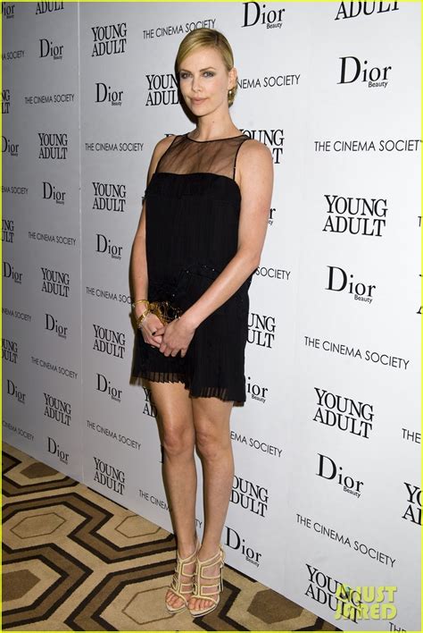 .Charlize Theron: 'Young Adult' NYC Screening!: Photo 2601862 | Charlize Theron, Elizabeth ...