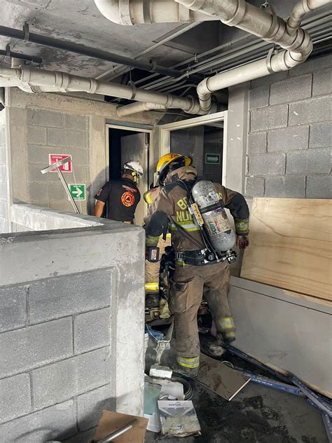 Evacuan A Personas Por Incendio En Edificio