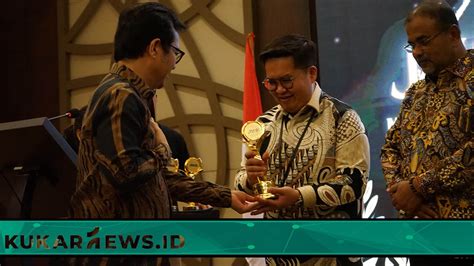 JMSI Award 2024 Wakil Bupati Kukar Dianugerahkan Tokoh Peduli UMKM