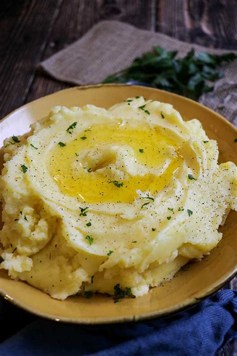 Roasted Garlic Mashed Potatoes - Grillseeker