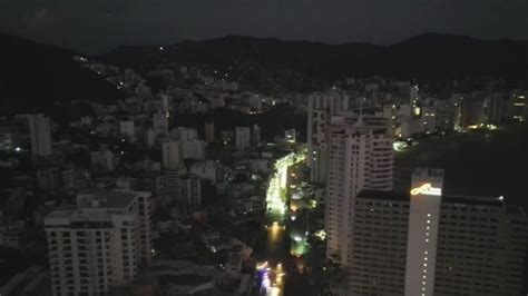 Regresa la energía eléctrica a Acapulco parcialmente tras el azote de