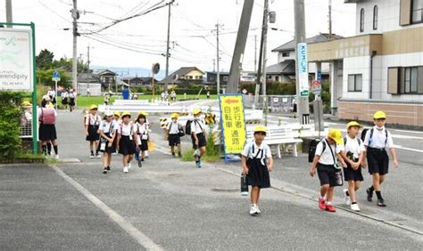 【写真・画像】通学路の安全運転促進へ 佐賀県警が県内15カ所で見守り、交通取り締まり まちの話題 佐賀県のニュース 佐賀新聞