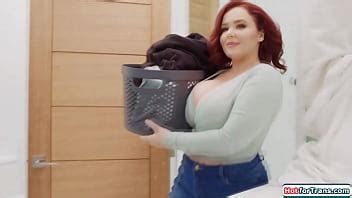 MILF aux gros seins baisée par ses voisins tgirl XVIDEOS