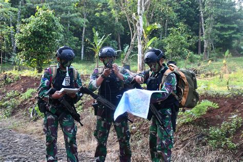 Yontaifib Marinir Mengasah Kemampuan Navigasi Darat