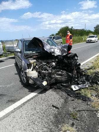 Incidente Mortale Sulla Statale 106 Terribile Scontro Tra Auto E Moto