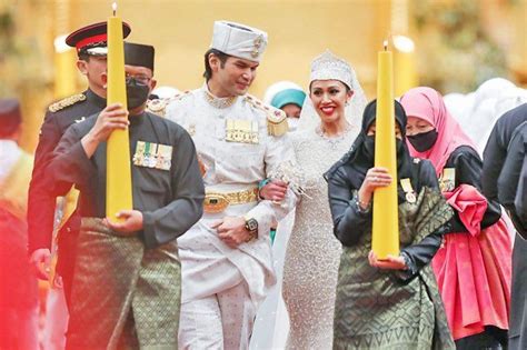 Sultan Hassanal Bolkiah And Queen Saleha Of Brunei With The Royal