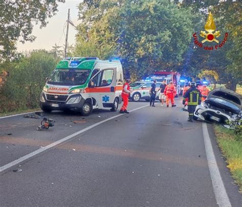 Scontro Frontale Tra Due Auto A Canali Sei Feriti In Ospedale Anche