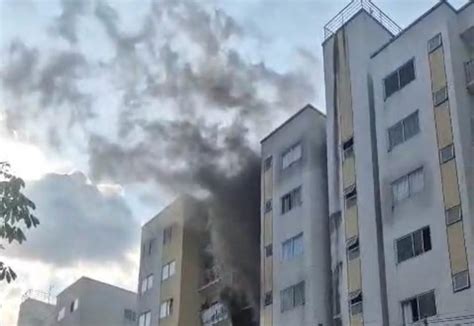 VÍdeos Princípio De Incêndio Atinge Apartamento De Condomínio Em Manaus