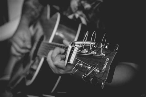 Fotos gratis música en blanco y negro fotografía guitarra músico