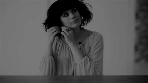 Сола Монова - Серьги в подарок - YouTube