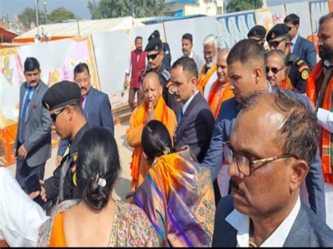 Cm Yogi Reached Ayodhya Did Darshan And Worship Of Ram Lalla Along With